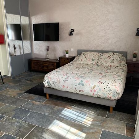 Studio Independant Avec Piscine Et Jardin L'Abergement-Sainte-Colombe 外观 照片